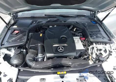 2015 Mercedes-Benz C 300 4Matic z USA, uszkodzony, nr VIN 55SWF4KB8FU005678